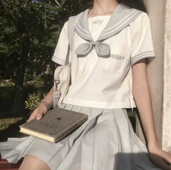 来自另一个星球的女孩 封面